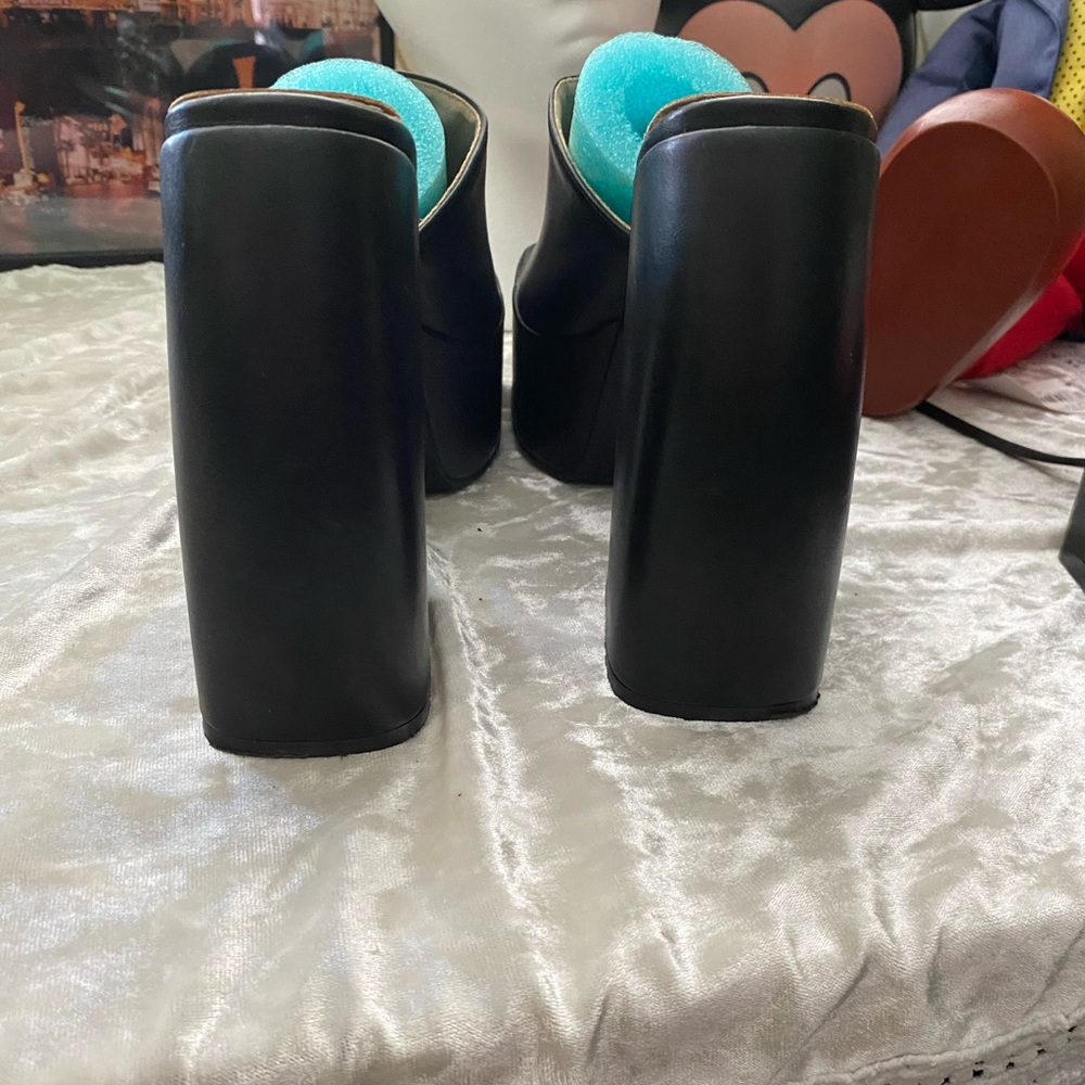 BRATZ BLACK STRAP PLATFORMS - Picture 3 of 6